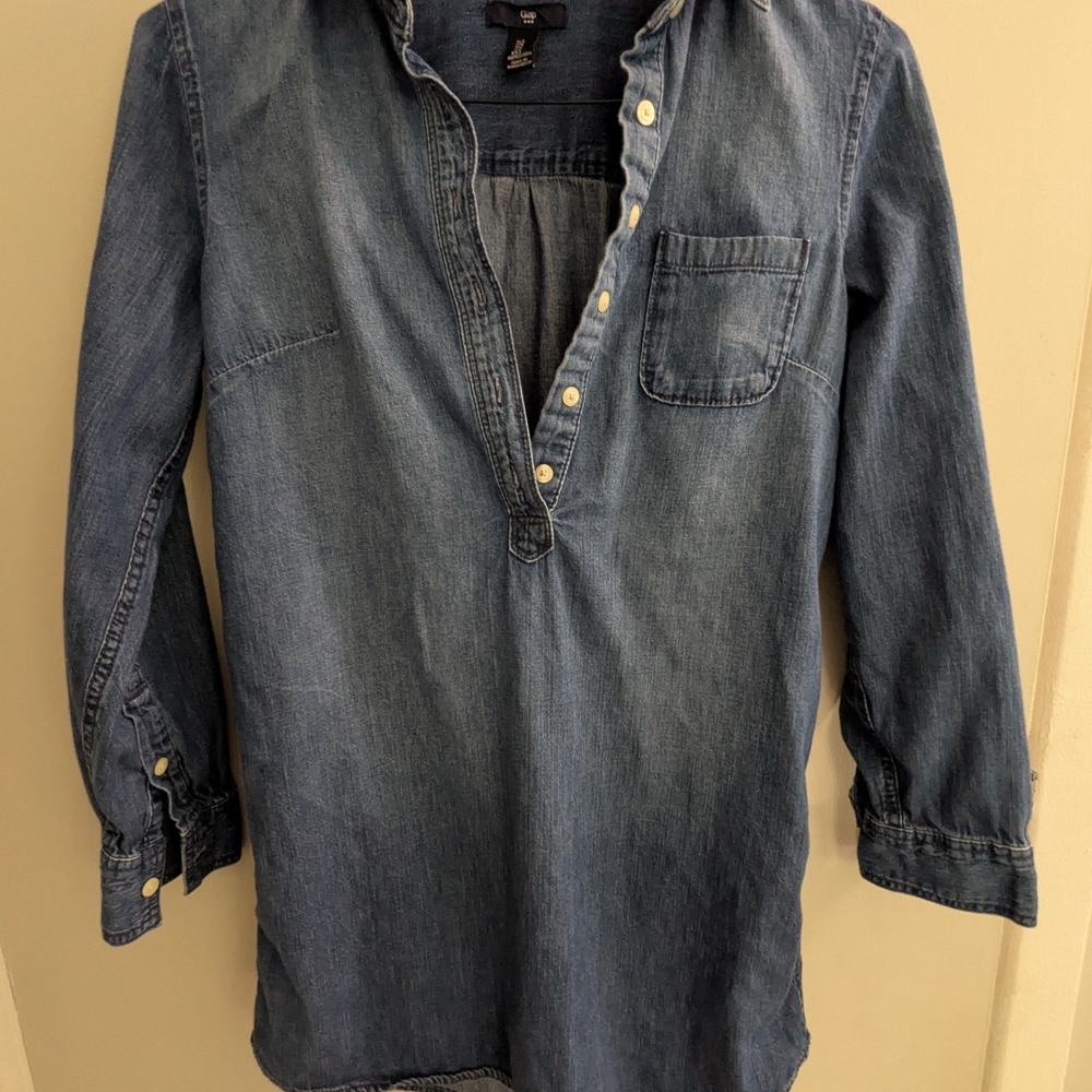 GAP Women's Blue Denim Button Down Shirt Fall Winter Bonfire Football Date Night